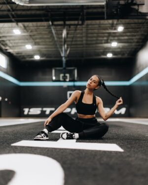 Nathalia Castellon Instagram - A typical work out with me looks like… 
Swipe to the end - @1stphorm 💪🏼💪🏼💪🏼
📸: @davidmullis 
#fitness #workout #1stphorm #transformation #explantjourney #iam1stphorm
