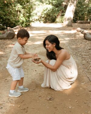 Nathalia Castellon Instagram - Happy Earth day from your favorite Earth lover’s 🫶🏻

I love my adventures with Edrias. He reminds me daily to stop and smell the roses. My whole world in a tiny toddler. Reminder to please @votesupermom today! 💓

Thank you @hairface for capturing these memories for us!