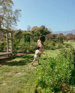Nathalia Castellon Instagram - Happy Earth day from your favorite Earth lover’s 🫶🏻

I love my adventures with Edrias. He reminds me daily to stop and smell the roses. My whole world in a tiny toddler. Reminder to please @votesupermom today! 💓

Thank you @hairface for capturing these memories for us!