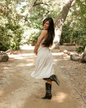 Nathalia Castellon Instagram - Happy Earth day from your favorite Earth lover’s 🫶🏻

I love my adventures with Edrias. He reminds me daily to stop and smell the roses. My whole world in a tiny toddler. Reminder to please @votesupermom today! 💓

Thank you @hairface for capturing these memories for us!