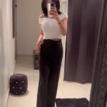 Nathalie Andreani Instagram - Voici ma première tenue 🤗 Nouvelle collection Sandro TO en pantalon et t1 en haut N hésitez pas à me donner votre avis #mode #fringue #nouvellecollection #fashionshow #sandro #nathaliegabano
