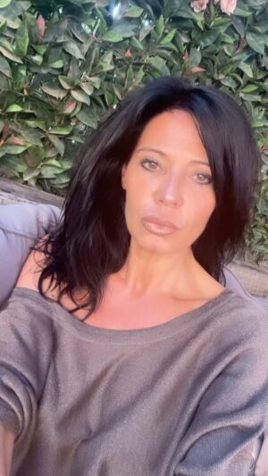 Nathalie Andreani Instagram - Non je n ouvre pas de maison close ! 😠😠