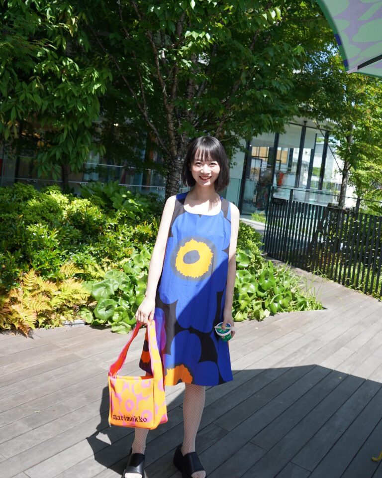 Natsume Mito Instagram - フィンランドを代表するブランドMarimekkoのシグニチャープリント、ウニッコ柄の誕生60周年を記念した『Marimekko Day in Tokyo』 が、5月17日(金)- 5月19日(日) WITH HARAJUKU で開催されます💐 WITH HARAJUKU 全体をウニッコがジャックし、60周年をお祝いするコンテンツがたくさんあって、マリメッコの世界観が体験できるイベントです✨ そしてなんと！明日5月18日(土) 14時から、日本では初めてのパブリック ファッションショーを開催されます！ どなたも参加できるイベントなので、ぜひ遊びに来てね〜🎀 @marimekko @marimekkojapan #marimekko #marimekkoday #unikko #unikko60years #tokyo #marimekkojapan #PR #mito_natsume