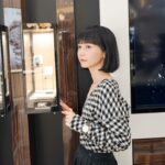 Natsume Mito Instagram - スイスのラグジュアリーウォッチ＆ジュエリーブランドが揃うデスティネーションストア〝 TimeVallée / タイムヴァレー 〟が、 4月26日（金）に日本初のブティックを麻布台ヒルズにオープン💐🥂♡ ラグジュアリー体験の新たなスタンダードを目指したTimeVallée Azabudai Hills エクリュとシャンパンゴールドの内装がとても印象的でドキドキしました🥂 今回店内で撮影させてもらって、自分に自信がつくような。そんな時計やジュエリーに出会えそうだなぁって思いました😌 11ものラグジュアリーメゾンの時計やジュエリーを広い店内で、自分のペースでゆったりお買い物できそうです！ わたしもときめくお買い物したいなぁ☺️⌚️💍 #timevallee #タイムヴァレー #baumemercier #iwc #panerai #PR #mito_natsume