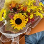 Natsumi Okamoto Instagram - 先日はノンノ編集部の皆さんにも お祝いしていただきました🌻ありがとうございます、いつも楽しくて幸せなノンノの現場は、私にとってなくてはならない場所、ゆっくり深呼吸できる大切な場所です☺︎☺︎ そして ひまわりのお花を頂くことが多いわたし、 イメージが近いのかしら？😌 大好きなお花なのですっごくうれしいﾃﾞｽ、なんぼあってもいいですからね〜最高に可愛いです、私のおうち今 ひまわり畑です🌻🌻