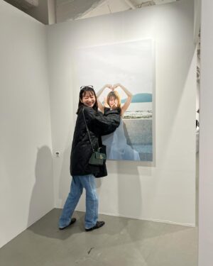 Natsumi Okamoto Instagram - 人生初の　推し活　でした…

♡
親友とふたりでお揃いのTシャツも着用しててノリノリの岡本！