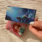 Natsumi Okamoto Instagram - こんばんは、おかもとです。 おしらせばかりの投稿になってしまってすみませんデス。 もうほんとにお稽古場とお家、撮影現場とお家の行き来でして、 わたしのプライベートで、おはなしすることがなにもないのです笑、 　 毎日おうちで美味しくご飯を食べて、お風呂に入って寝るだけの人間生活中なので🌺 強いて言えば髪の毛暗くなりました🪮 @waji_hair だけど。そう。 ここ最近になってディズニーのフィギュアとかなんかいろいろ 集めだしました。というか、小さい頃から欲しくて駄々こねてたものが、大人になってやっと、自分で、集めれるようになってきた次第です。夢叶い中ですｳﾚｼｲ🎠 あそれでね、今日は ひさびさにお休みを頂いたので、 14時間の爆睡をきめたあと、ディズニーストアで色々かったよ。 癒された。とても。 かわいいと1人で呟きながら、カゴにお迎えする時間 こんなに幸せを感じるなんて。 学生時代のかわいいかわいいランドールちゃん、いらっしゃい🏠