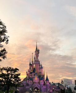 Natsumi Okamoto Instagram - Disney paris🏰🎠💝 ジェシーちゃんありがとう、LOVE…🐎💛
