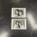 Natsumi Okamoto Instagram - 舞台点滅する女 取材時に撮って頂いた写真、プレゼントしてくださったもの。丁寧な優しさ、嬉しいな〜。帰り道に　 眺めちゃったこの写真、この姉妹。 色々分からないこと不安なことできない事考えすぎるし、切羽詰まると、隣で森田想が 平気よ✌️ってしてくれる、めっちゃくちゃ有難いほんとに。すくわれる。ひとりじゃないから。心強い。想(こころだけに) 😌 みにきてね点滅する女 もう直ぐ本番。