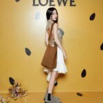 Nattamon Chokejindachai Instagram – 🐝 @loewe 🥃 take my whiskey neat ไปหน่อย เกิดเป็น memorable night ที่จำอะไรไม่ได้เลยจ้า 5555555

Discover LOEWE Paula’s Ibiza 2024 Collection at Paulas Pop up, Thara hall, IconSiam
27 April – 19 May 2024

@loewe
#LOEWE
#LOEWEpaulas