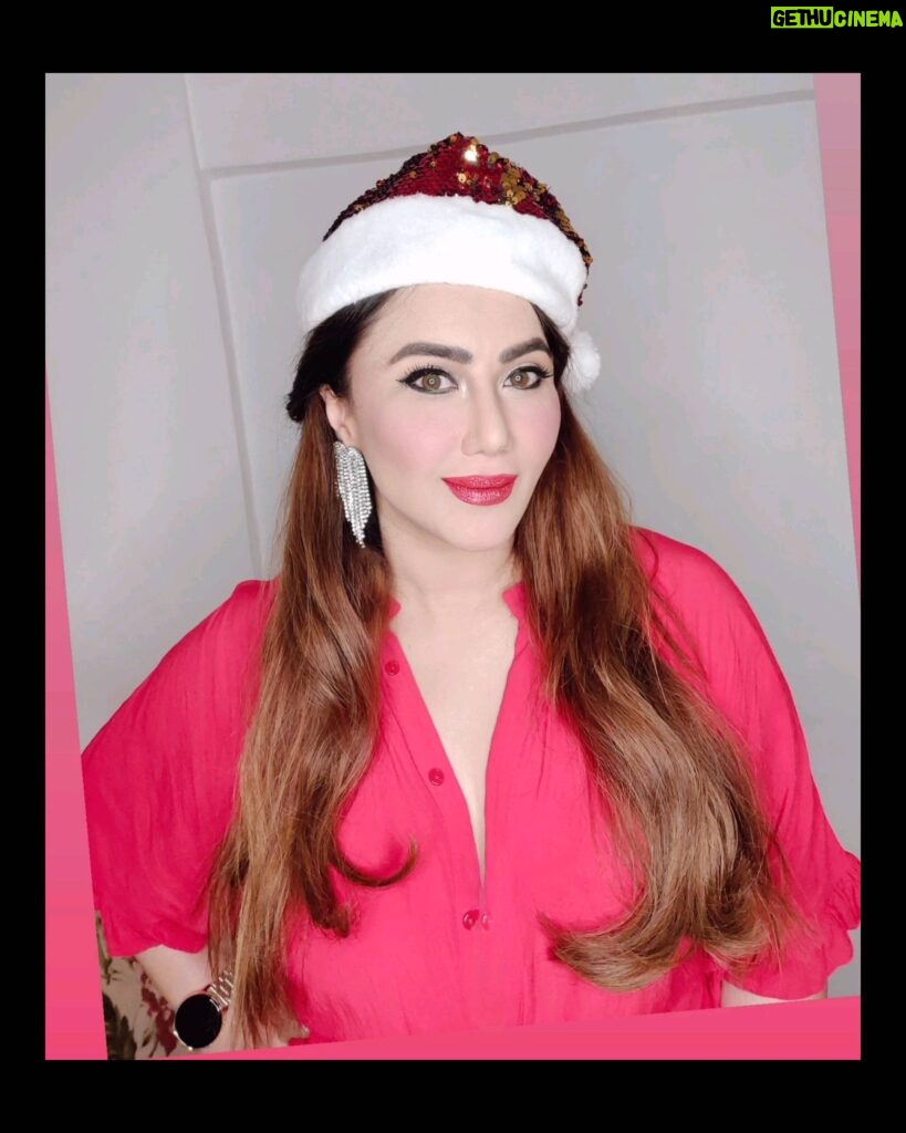 Nausheen Ali Sardar Instagram - Merry Christmas !!!!🎄❣️❣️❣️