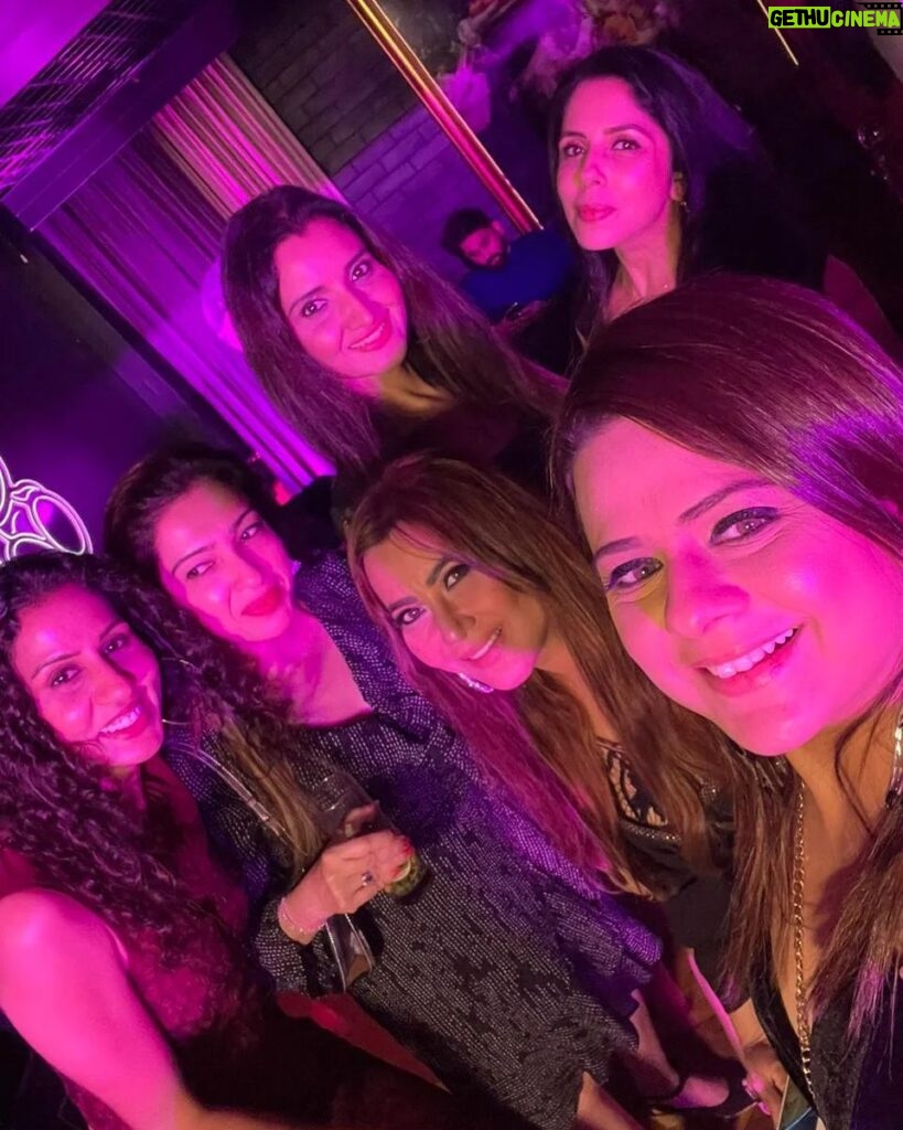 Nausheen Ali Sardar Instagram - #meandmygirls #mytribe #aboutlastnight #victoriassecret #event @toyroommumbai_