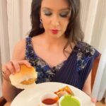 Navneet Kaur Dhillon Instagram – Kabhi 5⭐️ ka vada pav khaya hai ? Mene khaya hai🫣
.
It was no where close to the local authentic spicy yummy street side vada pav. 
. 
This was during an event, when someone asked me what do you feel like eating. 
I said “Mann toh boht acha yummy Vada pav khane ka kar rha hai but time nai hai” 
And there it was 5⭐️ ka saaf suthra, balanced taste ka bland vada pav. 
.
Craving khatam toh kya honi this double zaroor ho gai 🤭
.
Well, street food toh street pe he best milega na. 😋
.
.
.
.
.
.
.
.
.
.
#VadaPav #StreetFood #Cravings #HappinessOnAPlate #5StarExperience #StreetFoodDelights #FoodieFavourites #SnackAttack #IndulgeInJoy #SatisfyYourCravings