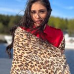 Navneet Kaur Dhillon Instagram - I love winters… DO YOU ? ❄️☃️ Song on my mind @diljitdosanjh @siamusic playing on loop #hasshass