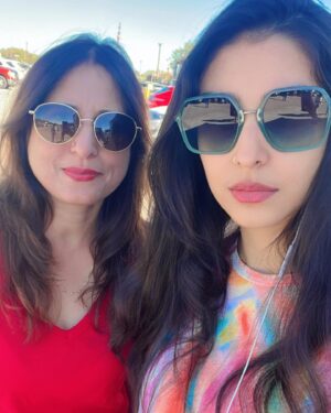 Navneet Kaur Dhillon Instagram - Rejoice with your loved ones in the beautiful land of life. 💞💞
A quick trip to Dallas was totally worth it. 🤗