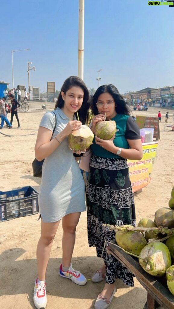 Navneet Kaur Dhillon Instagram - Moments becomes a Memory, Memories become Treasures. 🧿♾️❤️ . . . . . . #sisters #forever #travel #live #love #mumbai #beach #trending #trends #trendingreels #reelitfeelit