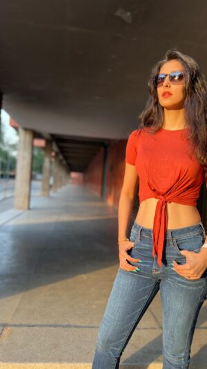 Navneet Kaur Dhillon Instagram - I think therefore I am. ⭐️ 
This track 🫠 @diljitdosanjh 
.
.
.
.
.
.
#love #music #fashion #style #trendingreels #luckyday #instagood #instagram #instadaily #trending #trend #photooftheday #photography #happiness