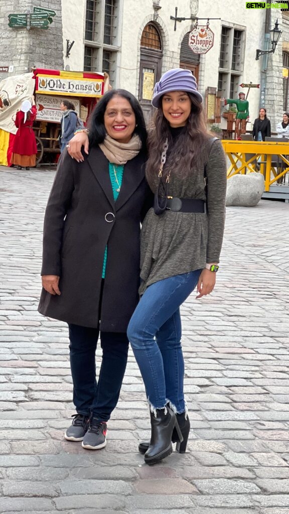 Navneet Kaur Dhillon Instagram - Happy Mother’s Mummy ❤️🌺🌷💐 There are 8 billion people on this planet, now. You are still the perfect mom for me. What are the odds of that.❤️ . . . . . . . . . . . . #HappyMothersDay #MothersDay #MomLife #BestMomEver #LoveYouMom #Motherhood #MomAndMe #FamilyTime #CelebratingMom #MomsAreTheBest