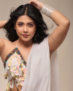 Nayana Elza Instagram - 🤍 . . 📸 @jibinartist @plan.b.actions Blouse @western_lady_ Styling @merlin_lizbet MUA @ajayanmakeupartist @sibi_hair_stylist . . . . . . . . . . . #white #ootd #photoshoot #photooftheday #saree #fashion #style #photogram #pics #instagood #insta