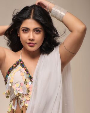 Nayana Elza Instagram - 🤍
.
.
📸 @jibinartist @plan.b.actions 
Blouse @western_lady_ 
Styling @merlin_lizbet 
MUA @ajayanmakeupartist @sibi_hair_stylist 
.
.
.
.
.
.
.
.
.
.
.
#white #ootd #photoshoot #photooftheday #saree #fashion #style #photogram #pics #instagood #insta