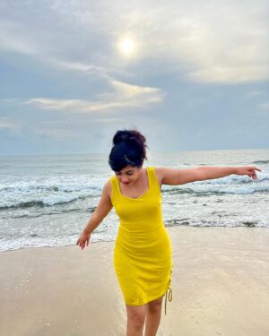 Nayana Elza Instagram - Every wave kisses the shore, while the sand hugs your toes, and the wind brushes your checks 🌊 🌞 
.
.
.
.
.
.
.
.
.
.
.
.
.
.
#beach #beachday #sunset #sea #bluewater #nayanaelza #instagood #moment