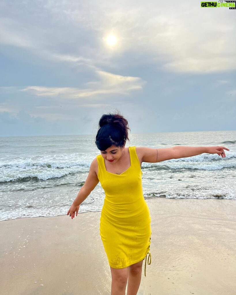 Nayana Elza Instagram - Every wave kisses the shore, while the sand hugs your toes, and the wind brushes your checks 🌊 🌞 . . . . . . . . . . . . . . #beach #beachday #sunset #sea #bluewater #nayanaelza #instagood #moment