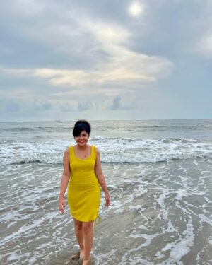 Nayana Elza Instagram - Every wave kisses the shore, while the sand hugs your toes, and the wind brushes your checks 🌊 🌞 
.
.
.
.
.
.
.
.
.
.
.
.
.
.
#beach #beachday #sunset #sea #bluewater #nayanaelza #instagood #moment