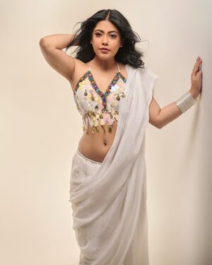 Nayana Elza Instagram - 🤍
.
.
📸 @jibinartist @plan.b.actions 
Blouse @western_lady_ 
Styling @merlin_lizbet 
MUA @ajayanmakeupartist @sibi_hair_stylist 
.
.
.
.
.
.
.
.
.
.
.
#white #ootd #photoshoot #photooftheday #saree #fashion #style #photogram #pics #instagood #insta