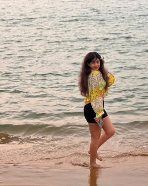 Nayana Elza Instagram - The beach is my happy place🏖️
.
.
.
.
.
.
.
.
.
.
#beach #weavesofindia #beachlife #sand #sea #beachgirl