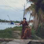 Nayana Elza Instagram – നില ✨
.
.

Photography: @_harikumar._ @haaary._ 
Stylist @merlin_lizbet 
Bts : @thekochimachan 
Photography assist : @__naim.___ @_fahadh_x_
Costume @sahasraksh_designstudio 
.
.
.
.
.
.
.
.
.
.
#naturephotography #green #kerala #dhawani #nayanaelza #moments #tamilponnu #shooting
