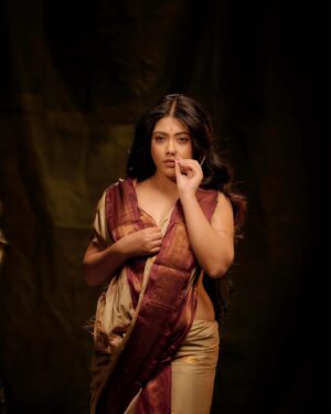 Nayana Elza Instagram - Traditional fashion with a touch of grace ✨
.
.
📸 @jibinartist @plan.b.actions 
Styling @merlin_lizbet 
MUA @ajayanmakeupartist 
  @sibin_hair_stylist 
Saree @kathirlooms 
.
.
.
.
.
.
#sareefashion #traditional #elegance #shoot #picoftheday #nayanaelza #fashion #style #classic