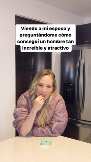 Naydelin Navarrete Instagram - Mi esposo tan guapo…
Quien más así como yo? 😂🙄

#fart #husbands #comedy #humor