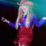 Naydelin Navarrete Instagram - ¡Sabes! 🎶🤠 Jamás nos vamos a separar de ti @naidelynng 🫶🏻✨ #VillanitasXSiempre 🤭😈