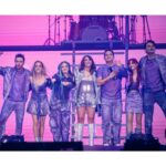 Naydelin Navarrete Instagram - Y arrancamos la gira de @2000sxsiempre !! GRACIAS por nuestro primer concierto sold out, lleno de amor, nostalgia y por permitirme volver a ser niña y cantar y corear con todos ustedes las canciones con las que crecimos! Nos vemos pronto en tu ciudad! ➡️Next stop: Queretaro #pepsicenter #gira #conciertos #2000sxsiempre #soldout