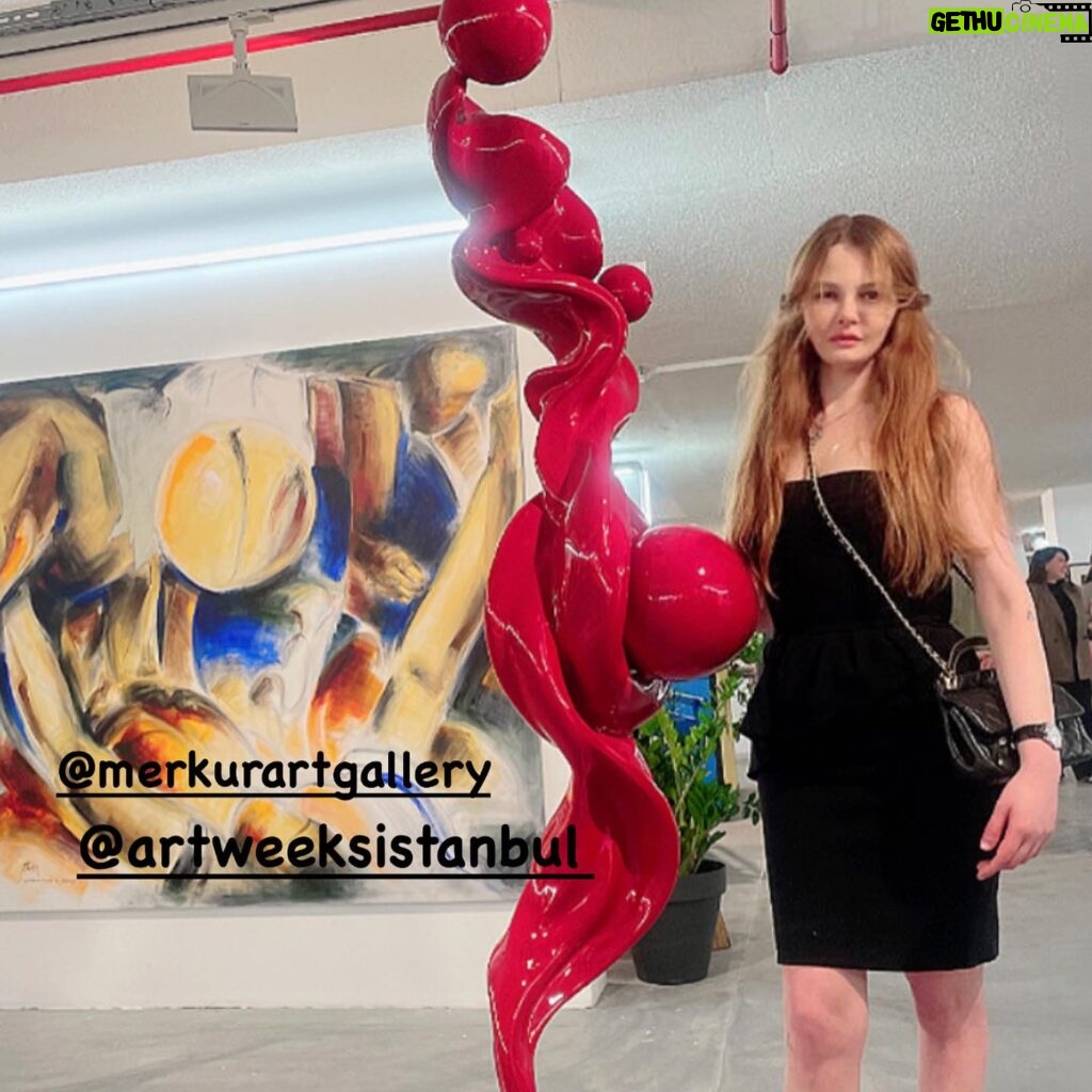 Naz Elmas Instagram - Artweek İstanbul Kapanış Gecemizden….@artweeksistanbul @rcristanbul