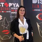 Nazan Kesal Instagram - 2.Uluslararası Distopya Film Festivali Onur ödülü için layık görenlere şükran🙏🏻 Bu ödül #iranda kadın,özgürlük ve yaşam mücadelesi veren kızkardeşlerimiz için✌🏻💐 #mahsaamini🌹