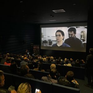 Nazan Kesal Instagram - 2.Uluslararası Distopya Film Festivali Onur ödülü için layık görenlere şükran🙏🏻
Bu ödül #iranda kadın,özgürlük ve yaşam mücadelesi veren kızkardeşlerimiz için✌🏻💐
#mahsaamini🌹
