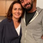 Nazan Kesal Instagram - Filmler biter,dostluklar kalır geriye🙏🏻Suyun Yüzü film senaryosunu dört yıldır ince ince işleyip ilk uzun metrajında beni hayalinin bir parçası yaptığı için yönetmenimiz Zeynep e, Yapımcımız Utkuya ve tüm emeği geçenlere şükran🙏🏻💐Nice bağımsız filmlere🔥#suyunyüzü #sinemafilmi