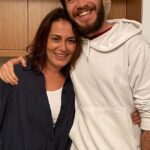 Nazan Kesal Instagram - Filmler biter,dostluklar kalır geriye🙏🏻Suyun Yüzü film senaryosunu dört yıldır ince ince işleyip ilk uzun metrajında beni hayalinin bir parçası yaptığı için yönetmenimiz Zeynep e, Yapımcımız Utkuya ve tüm emeği geçenlere şükran🙏🏻💐Nice bağımsız filmlere🔥#suyunyüzü #sinemafilmi