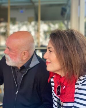 Nazan Kesal Instagram - Yine de yetiştim imzaya🥰😎 @kesalercan @kronikkitap #cebimdekiekmekkırıntıları #remzikitabevi #imzagünü
