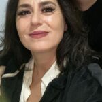 Nazan Kesal Instagram - Bu akşam annem ❤️ilk kez beni sahnede seyretti..ilk kez bir oyunumun seyircisi oldu annem.Tarifsiz bir mutluluk içimde🥰 (Çok ağlamış,öyle dediler🥲) @yaralarmasktandr 3 Aralık Pazar saat 16.00 @modasahnesi