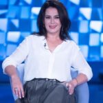 Nazan Kesal Instagram - Güzel bir anı oldu.🥰Kalsın burada..🫶Hayranlara da selam olsun✋🏾💐iyilikle sevgiyle kalın..Daima🙏🏻Teşekkürler @verissimotv @mediasetinfinity @cristiano.demasi