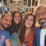Nazan Kesal Instagram - Hayatla Barış filmimin son sahnesini çektim,Aysele sonkez baktım..Ayseli seyirciye emanet ederek vedalaştım. Barışın annesi olma yolculuğumda filmin yönetmeni sevgili Ekin e @ekinpandir ve yön yardımcımız @ceylankarasarlioglu na yapımcımız @hunkardogann a uygulayıcı yapımcımız @erdalbali ye canlarım @taner_olmez Taner e ve Barışa @baristelliofficial görüntü yönetmenimiz #serdarünlütürk e hazırlık ekibine @beseyustel Bu anlamlı filme emeği geçen katkı ,sunan değer katan ,herkese şükran🙏🏻 @hayatlabarisfilm Hayatla Barış yakında sinemalarda🫶😎