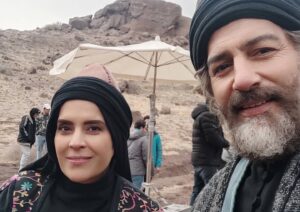 Nazanin Farahani Instagram - همکاری بسیار خوب با حمیدرضا آذرنگ، پارتنر درجه یک و دوست خوبم در سریال مستوران.  بسیار لذت بردم و آموختم. سپاس رفیق و امید به همکاری دوباره. پاینده ای و در اوج. 💫💫
#حمیدرضا_آذرنگ 
#نازنین_فراهانی 
#عطا_پناهی 
#سیدجمال_سیدحاتمی 
#مسعود_آب_پرور 
#مستوران 
#سریال
