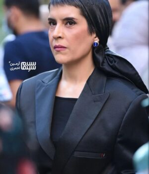 Nazanin Farahani Instagram - فیلم کوتاه شاید برای فیلمساز تمرین یا سکویی برای ساخت فیلم بلند باشد، اما مانند داستان کوتاه که  مستقل است و مهارتی می طلبد که شاید آن را از رمان هم سخت تر می کند، خود عرصه ای است قابل تامل. نمی دانم از میان فیلمسازان کوتاه چند نفر بنا دارند همیشه فیلمساز فیلم های کوتاه بمانند ولی نویسندگان بسیاری هرگز عرصه ی کوتاه نویسی را ترک نکردند. هر چه باشد حمایت ازین گروه از فیلمسازان حرکتی ست ارزشمند. 
اولین جشن اندیشکده ی مستقل به همت شهاب حسینی و موسسه ی فرهنگی هنری دی  برای حمایت از فیلم کوتاه به شایستگی برگزار شد. باشد که ادامه یابد این مسیر و راه هموار شود برای ورود مغزهای جوان به سینمایی که حالش خوش نیست 
#نازنین_فراهانی 
#شهاب_حسینی
استایل: مرجانه ترلانی 
@lunelry.design
عکس: سروش منوچهری، آرمین احمری