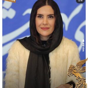 Nazanin Farahani Instagram - عکس هایی که هنرمندان عکاس در فوتوکال فیلم مصلحت ثبت کردند. دوست داشتم در دیوار خودم باشد و بماند از من. 
و نیز بهانه ای باشد که به دوستانم، خانواده ام و تمام کسانی که با عشقشان شگفت زده ام کردند و  به من عشق دادند بگویم چه قدر قدردانتان هستم., چه قدر عاشقم بر شما بیش تر از پیش . پروردگارا شکر بابت این همه عشق 
در نور باشید و بمانید 
#باعشق_جهان_را_تغییر_دهیم 
#نازنین_فراهانی 
#عشق