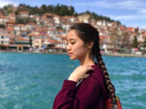Nazbiike Aidarova Instagram - Слова, которые озаряют душу, дороже драгоценных камней 🌻🌊