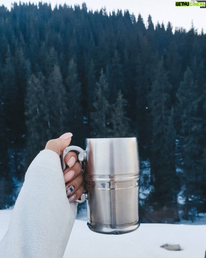 Nazbiike Aidarova Instagram - ☕ Горячий чай. Чистый воздух. Красивая природа 🖤 Фото сделано в Караколе. 🥰