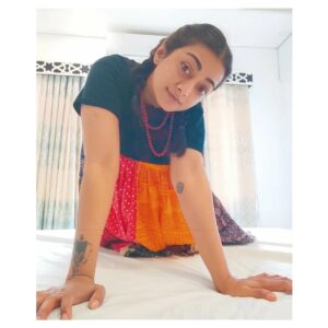 Nazia Haque Orsha Instagram - Experimental photoshoot 😂😂