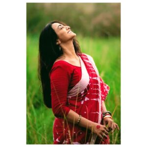 Nazia Haque Orsha Instagram - My love for saree isn't ending🌹🌿
